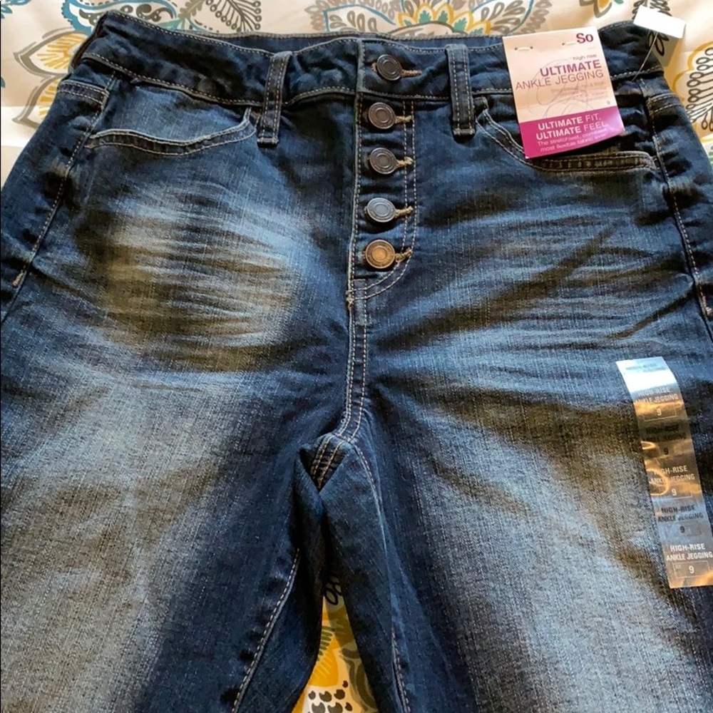 NWT!  So High Rise Ultimate Ankle Jeggings